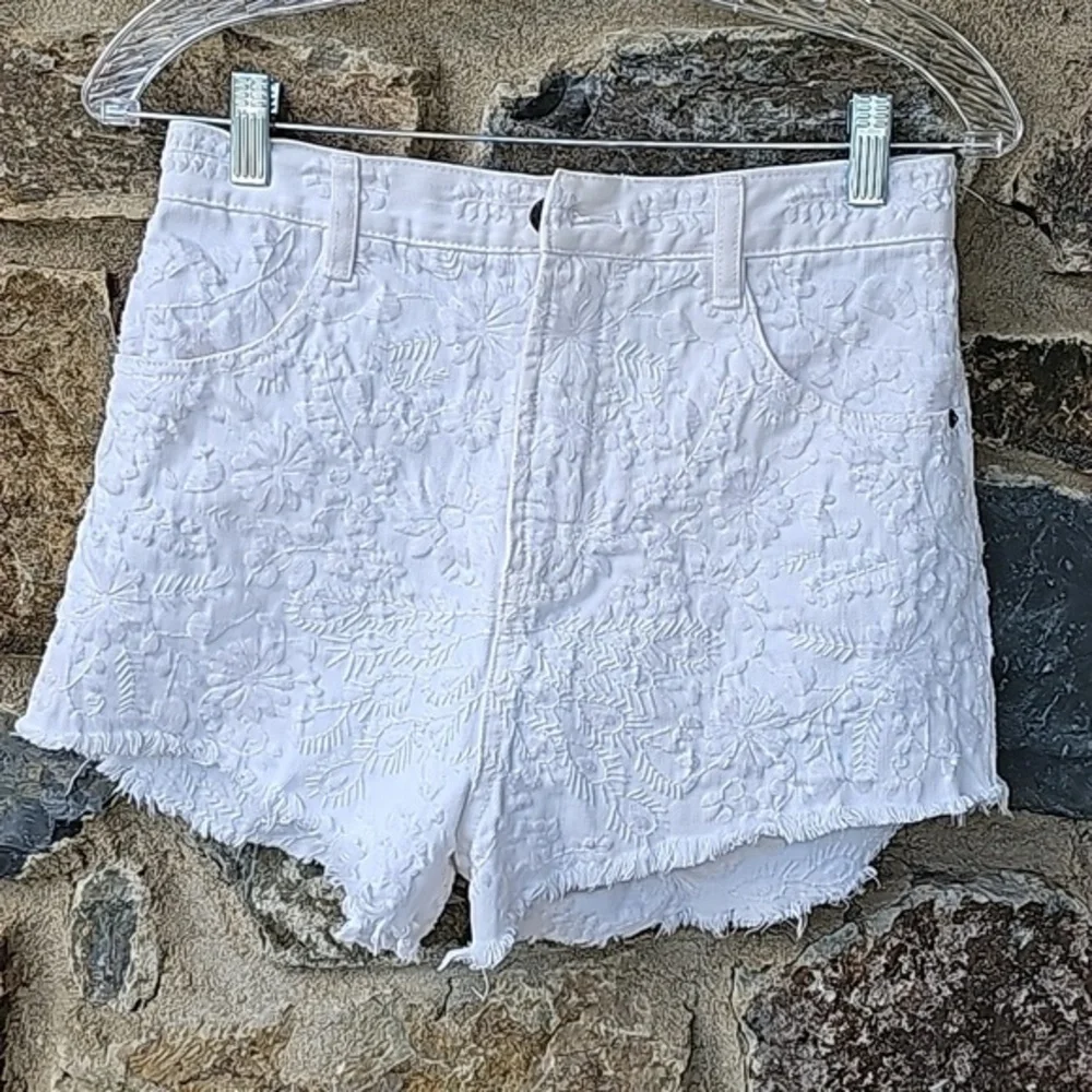 Free People High Waist Embroidered Floral Cut Off Short in White Waist Size 27